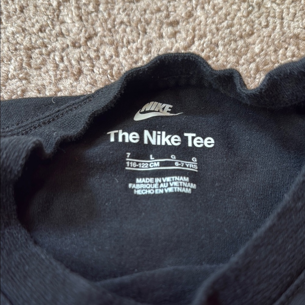 Nike Kids Black T-Shirt with Pink and Blue Logo, size 7 - Picture 4 of 6